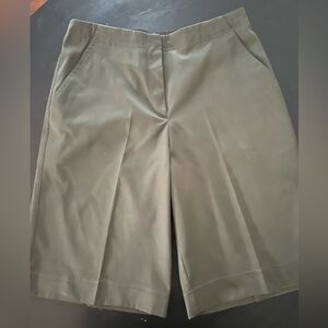 Tail Bermuda Shorts Olive Green